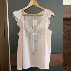 刺繍が可愛いノースリーブトップスのサムネイル