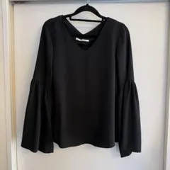 OUVRAGE GLASSE ブラック Vネックブラウスのサムネイル