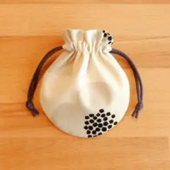 豆巾着　フラワー（生成）　まんまる巾着　お守り袋　ミニ巾着　アクセサリー袋　花柄