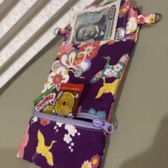 紫色の花柄 コインスルー　スマホショルダーバッグ