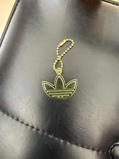 adidas チャームのサムネイル