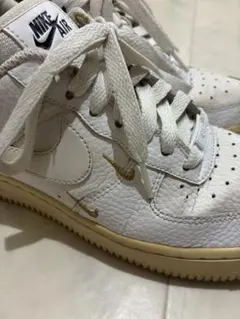 NIKE AIR FORCE 1 ホワイト ゴールド スニーカー