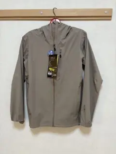 軽量マウンテンパーカー Sサイズ ベージュ