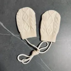 ミキハウスベビー　白　ミトン　紐つき