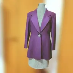 ワインカラーのシングルボタンロングジャケット