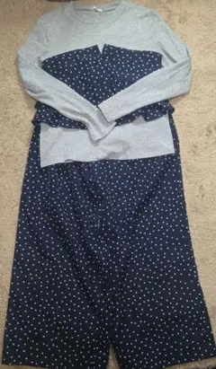 GU グレーとネイビーのドット柄セットアップ リブ長袖 ワイドパンツ M