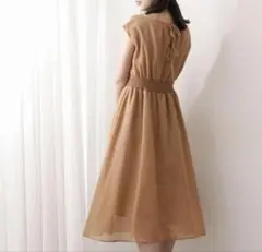 くすみオレンジのワンピース