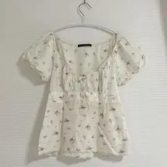 Brandy Melville 小花柄ブラウス フレアトップ パフスリーブ