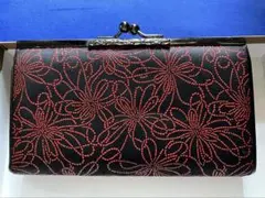 印伝 長財布 がま口 ブラック レッド 花柄のサムネイル