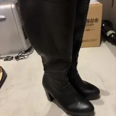 黒い合成皮革ロングブーツのサムネイル