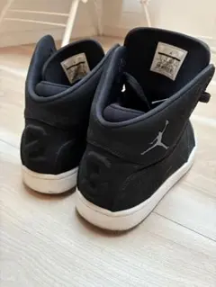 Jordan ブラック ハイカットスニーカー