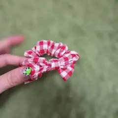 赤と白のチェック柄リボンシュシュ