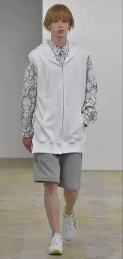 コムデギャルソンシャツ× KAWSフーデッドジップアップ パーカーコラボジュンヤのサムネイル