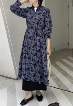 Thevon 花柄ロングワンピースのサムネイル