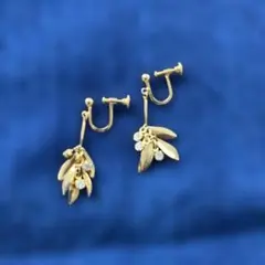イヤリング　ゴールド　リーフ形