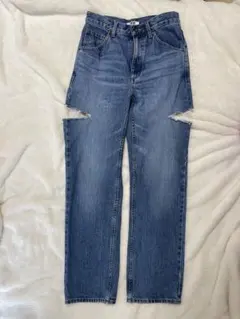 ユニクロ　ダメージ加工　ストレートデニム