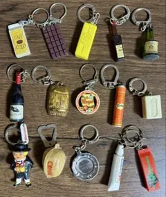 784【15個】ヴィンテージ フランス フレンチ キーホルダーのサムネイル