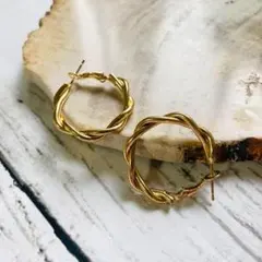 【新品】 フープピアス ねじれ ゴールド k18 ツイスト ピアス