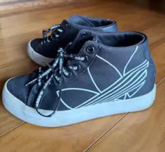 adidasスニーカー