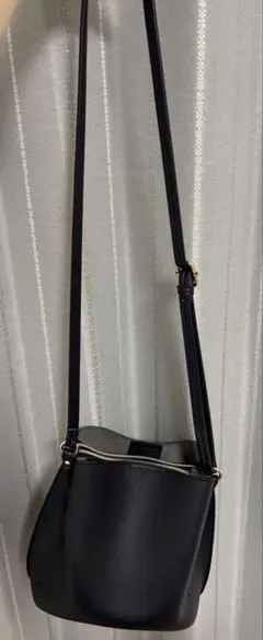 黒のショルダーバッグ
