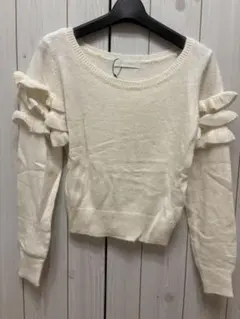 CECIL McBEE フリル袖アイボリー長袖ニット