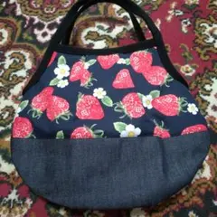 コロンと可愛いグラニーバッグ　ストロベリー柄　ハンドメイド