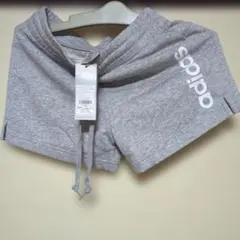 adidas グレー ショートパンツ AU2
