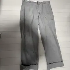 グレー チノパン