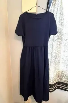 UNIQLO（ユニクロ）紺色ワンピース（Sですが主観ではゆったりデザインです）