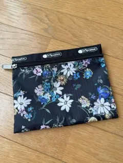 LeSportsac フラワープリントポーチ