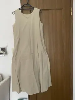 AZULベージュ ノースリーブ ロングワンピース