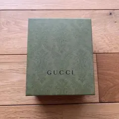 GUCCI ギフトボックス 緑色 布製収納袋付き