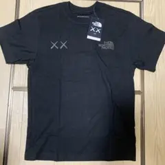 ノースフェイス&カウズコラボ半袖Tシャツ（黒色Sサイズ）