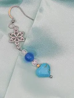 ターコイズ風ハート型&青瑪瑙のピアス(両耳)