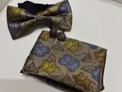 ブラウン　蝶ネクタイ　茶色　ポケットチーフ　カフス　新郎　挙式