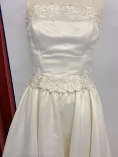 コスチュームとしてのみご使用ください。 アイボリー サテン ウェディングドレス