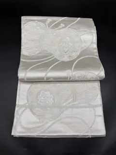 5k2235 袋帯　絹　渦巻き　銀色　波文　白　柄物　和装　着物 オンラインカタログ]袋帯の商品一覧｜京都の着物販売店【みむろ】