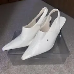 YELLO 白 ピンヒール パンプス バックストラップ