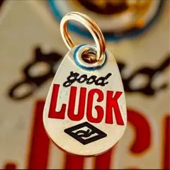 真鍮 　 レッド　 good LUCK キーホルダー