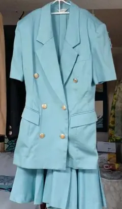 半袖ダブルブレザーとキュロットスカートのセットアップスーツ　エメラルド色　日本製