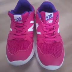 New Balance KJ570PKY ピンク スニーカー 20.5cmのサムネイル