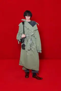 BALENCIAGA summer 2022 トレンチコート　サンプルのサムネイル