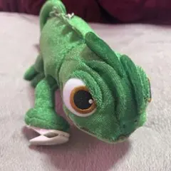 ディズニー 塔の上のラプンツェル パスカル キーホルダー 肩乗せぬいぐるみ