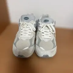 New Balance 2002R スニーカー グレー/ホワイトのサムネイル