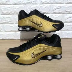28cm NIKE SHOX R4 ブラックゴールド 人気 ナイキスニーカーのサムネイル