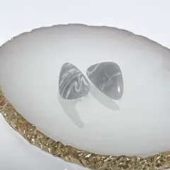 イヤリング　マーブル　三角　グレー