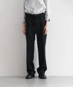 Light wool max gabardine two-tuck slacksのサムネイル