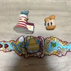 ディズニー　カプセルトイケープコッド&カラフルバンド&ドナルドバッジ　セット