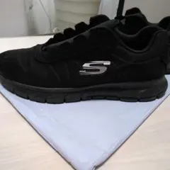 SKECHERS ブラック スニーカー　２４．５センチ
