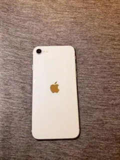 ジャンク品】 iPhone SE（3世代） 128GB 本体 スターライト 白 - メルカリ